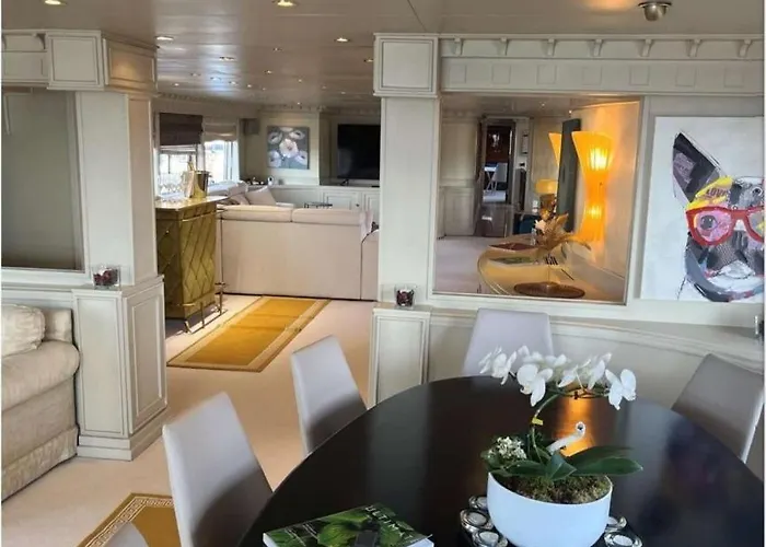 Ботель Riva 130 Канны