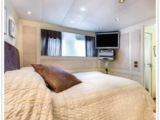 Riva 130 船上ホテル