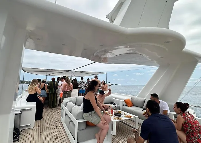 Riva 130 船上ホテル カンヌ