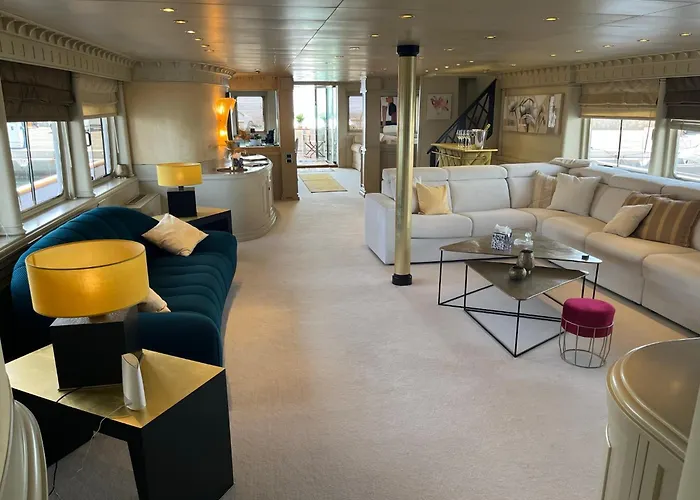 船上ホテル Riva 130 *