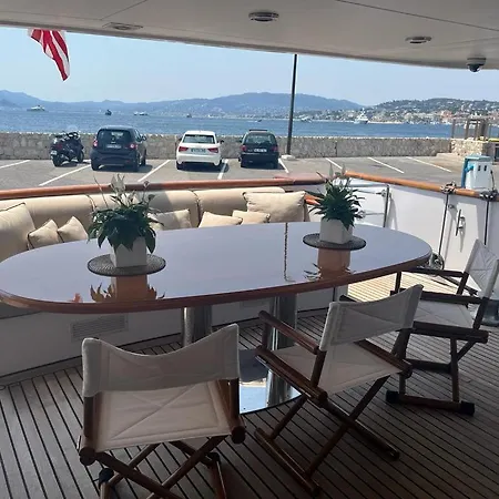 Riva 130 Botel *
