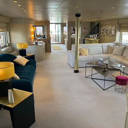 Botel Riva 130 *